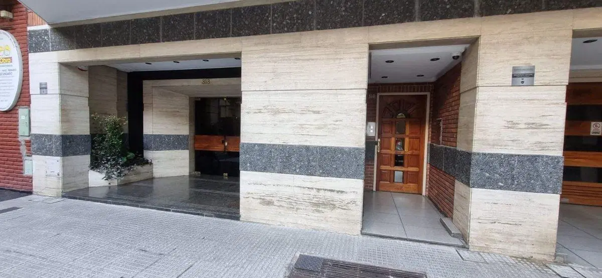 VENTA DEPARTAMENTO SEIS AMBIENTES FLORES  COCHERA 3