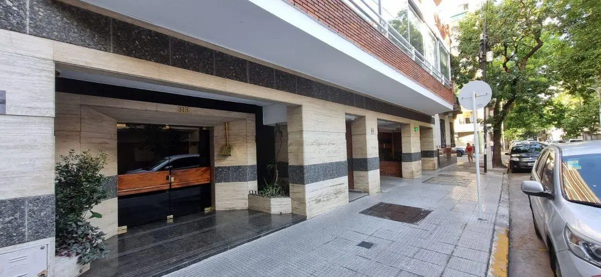 VENTA DEPARTAMENTO SEIS AMBIENTES FLORES  COCHERA 2