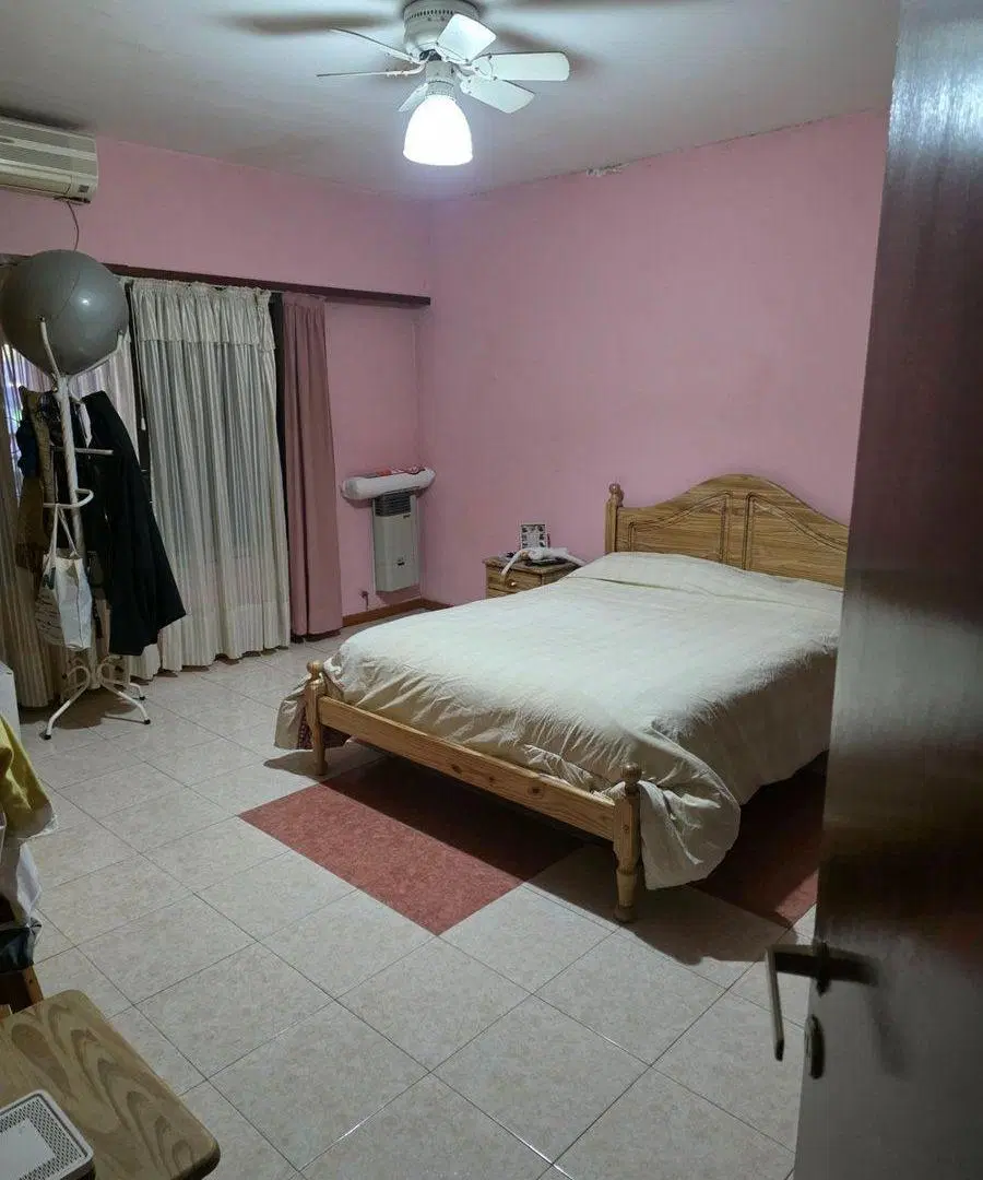 VENTA CASA CON QUINCHO Y PILETA JOSE C PAZ 4