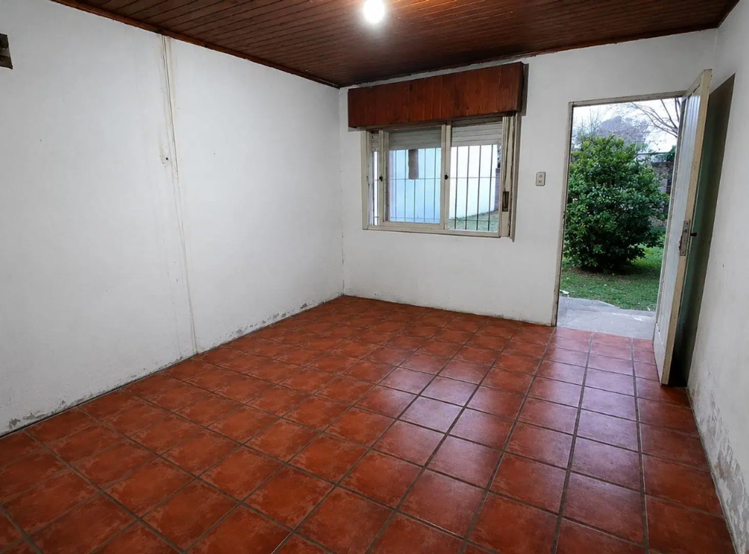 VENTA CASA 3 AMB A REFACCIONAR LOTE 400 M2 LUJAN 5