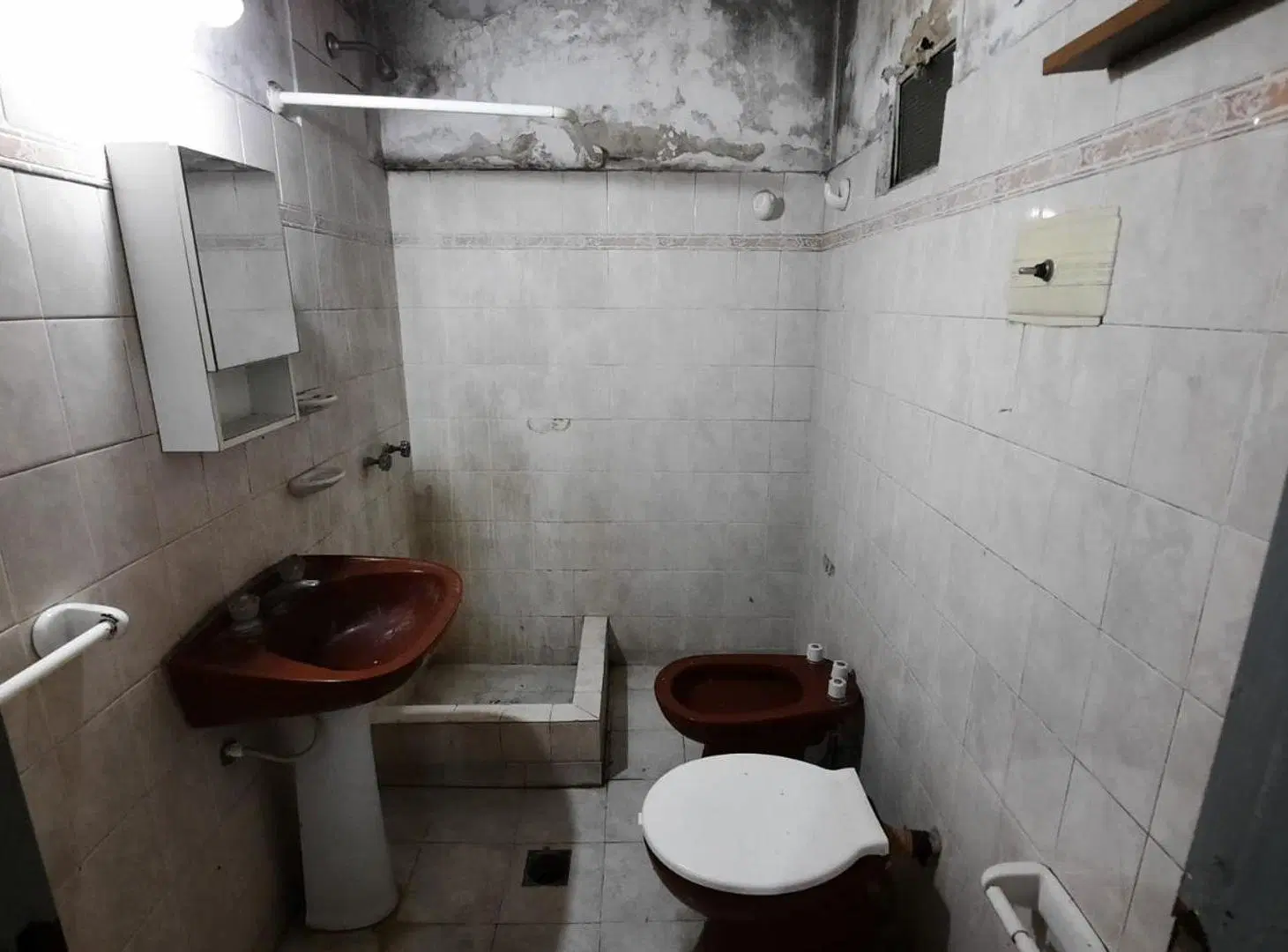 VENTA CASA 3 AMB A REFACCIONAR LOTE 400 M2 LUJAN 4