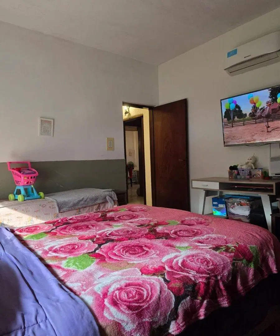 Casa en venta con Gran terreno en José C Paz 4