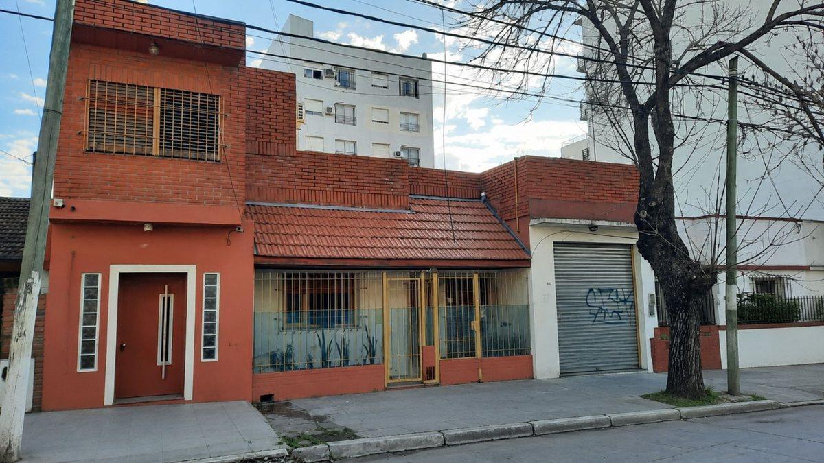 VENTA CASA 8 AMBIENTES VARIOS DESTINOS PILAR