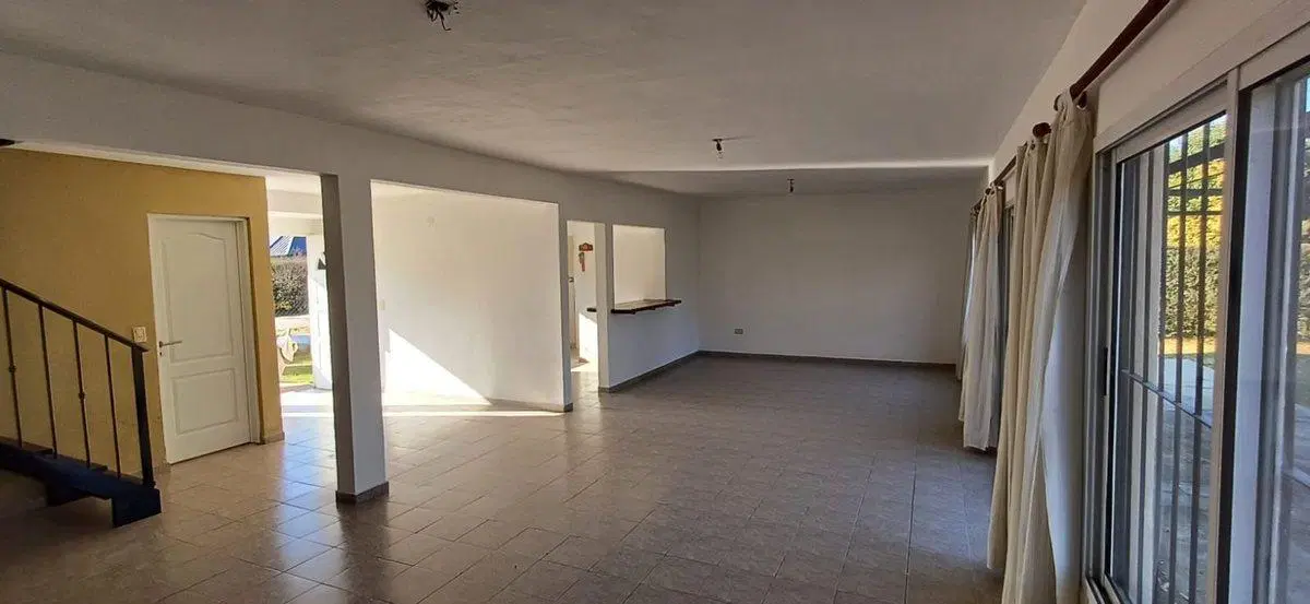 Hermosa casa con pileta en venta Parque  Sakura 2