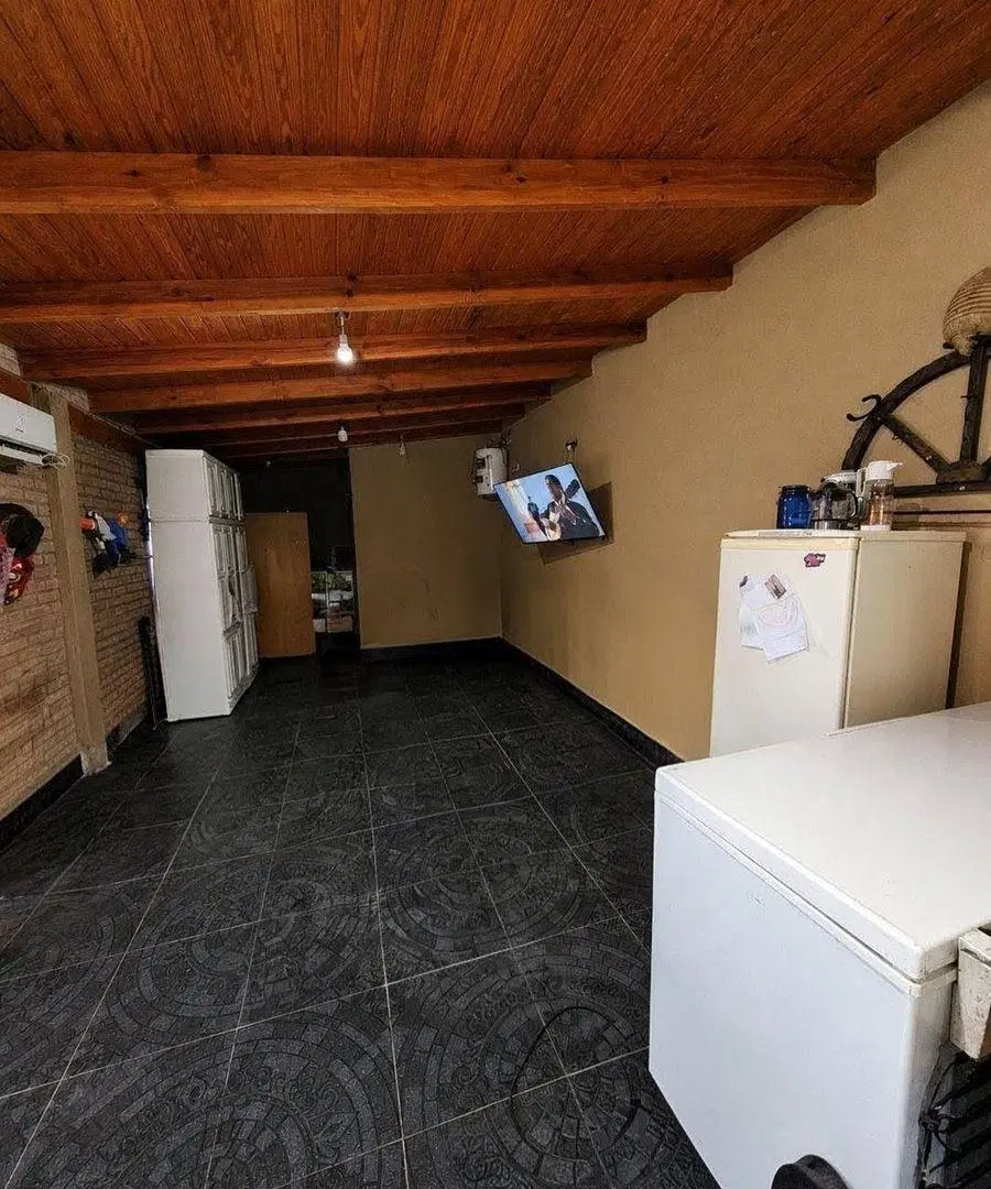 CASA MONOAMB EN VENTA GRAL RODRIGUEZ CON PILETA 5