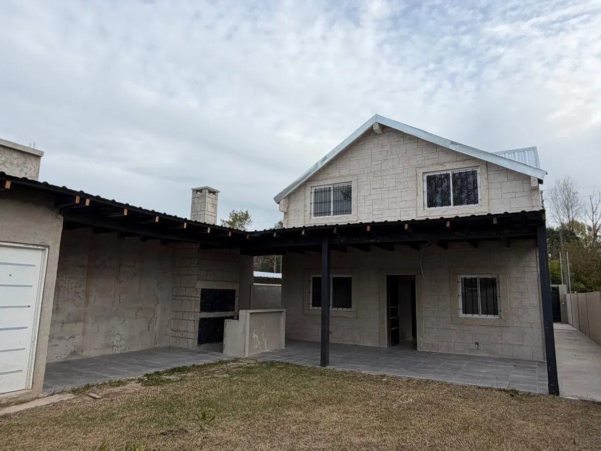 VENTA CASA 6 AMBIENTES EN LA LONJA PILAR 5