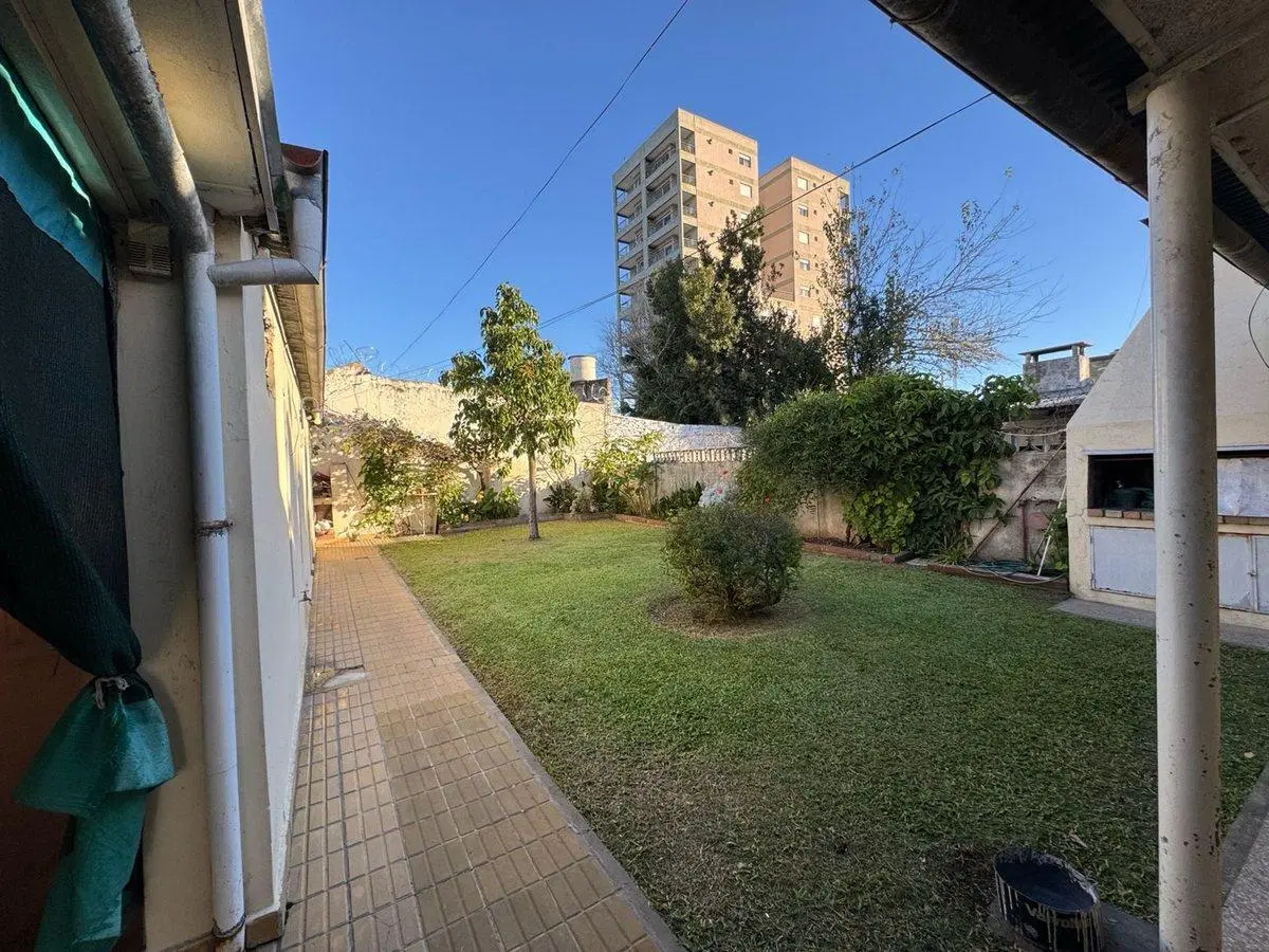 ALQUILER COMERCIAL CASA CENTRO DE PILAR 3
