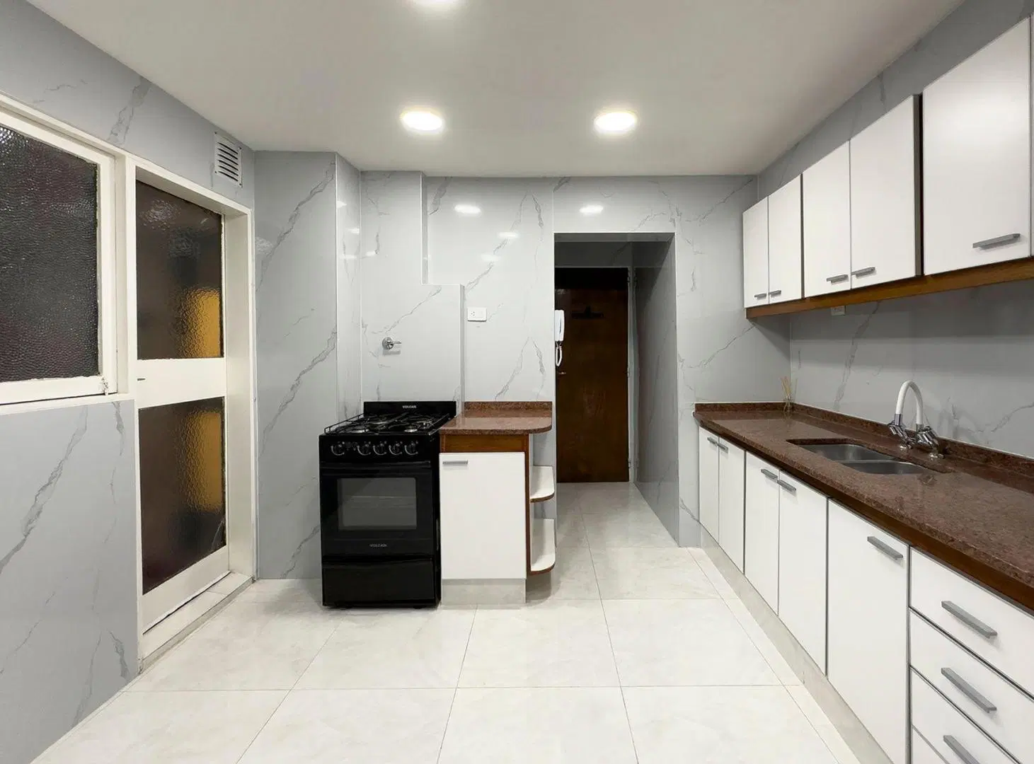 VENTA DEPARTAMENTO 3 AMB Y DEPENDENCIA BALVANERA 4