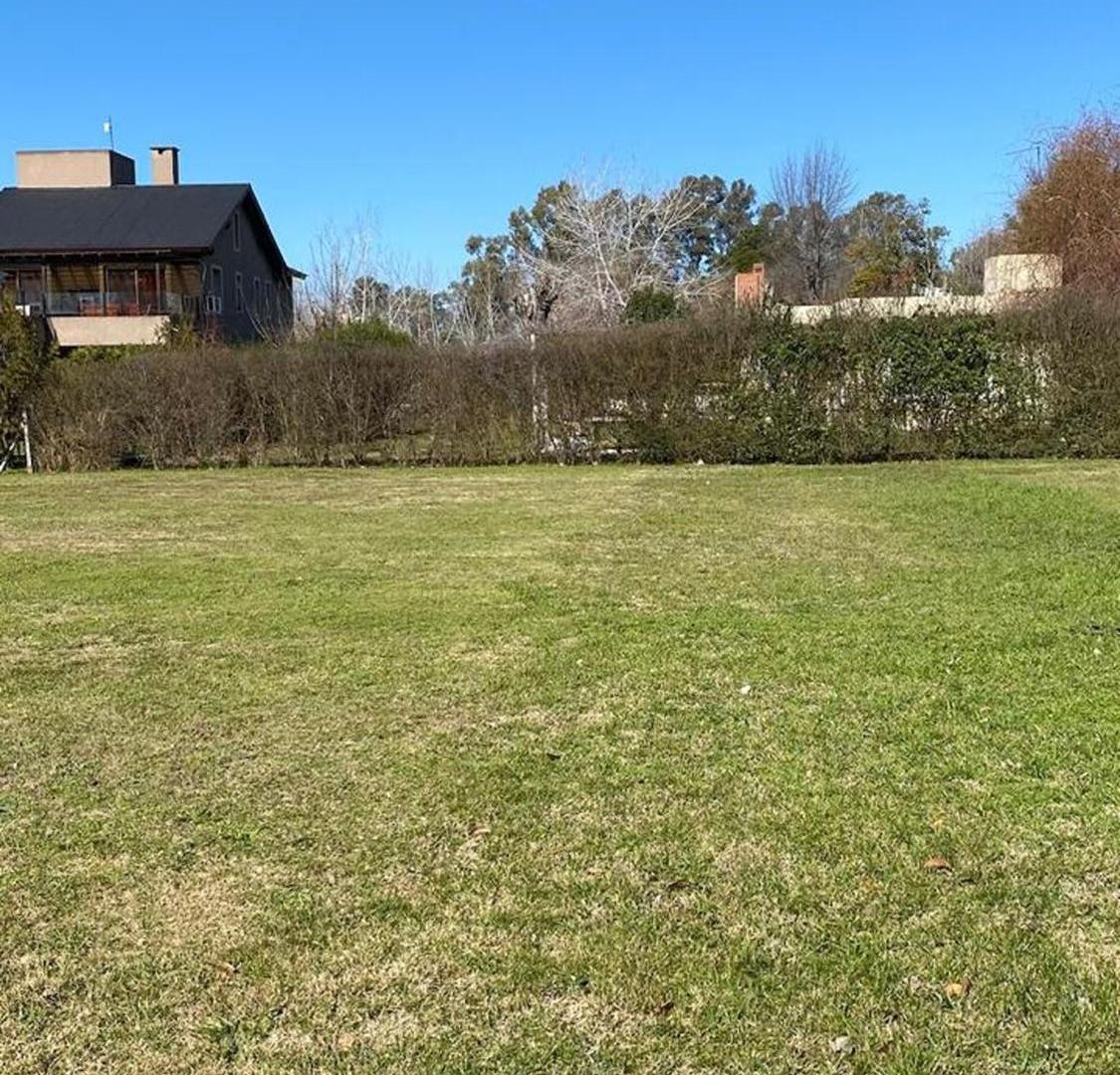 Venta Lote en Las Brisas Country Club, Pilar -