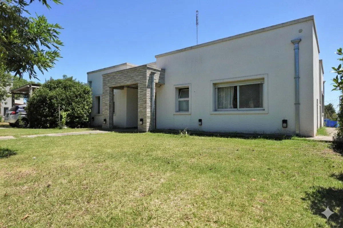 VENTA CASA 5 AMB SANTA GUADALUPE PILAR DEL ESTE 2