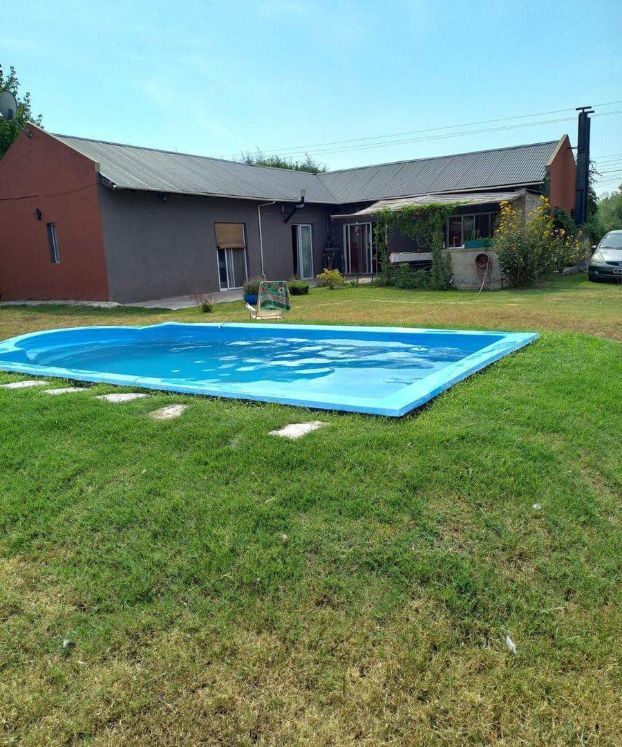 VENTA CASA 3 AMB PARQUE PILETA Y QUINCHO P. SAKURA