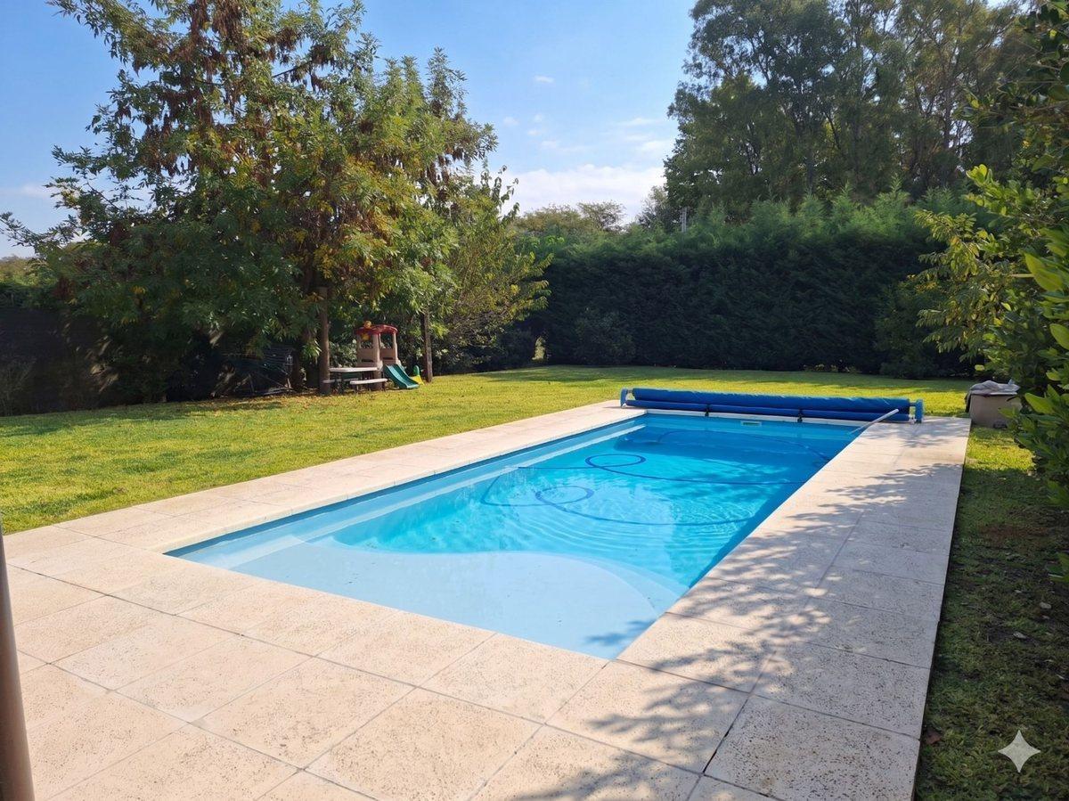 VENTA CASA 4 AMB SANTA GUADALUPE PILETA