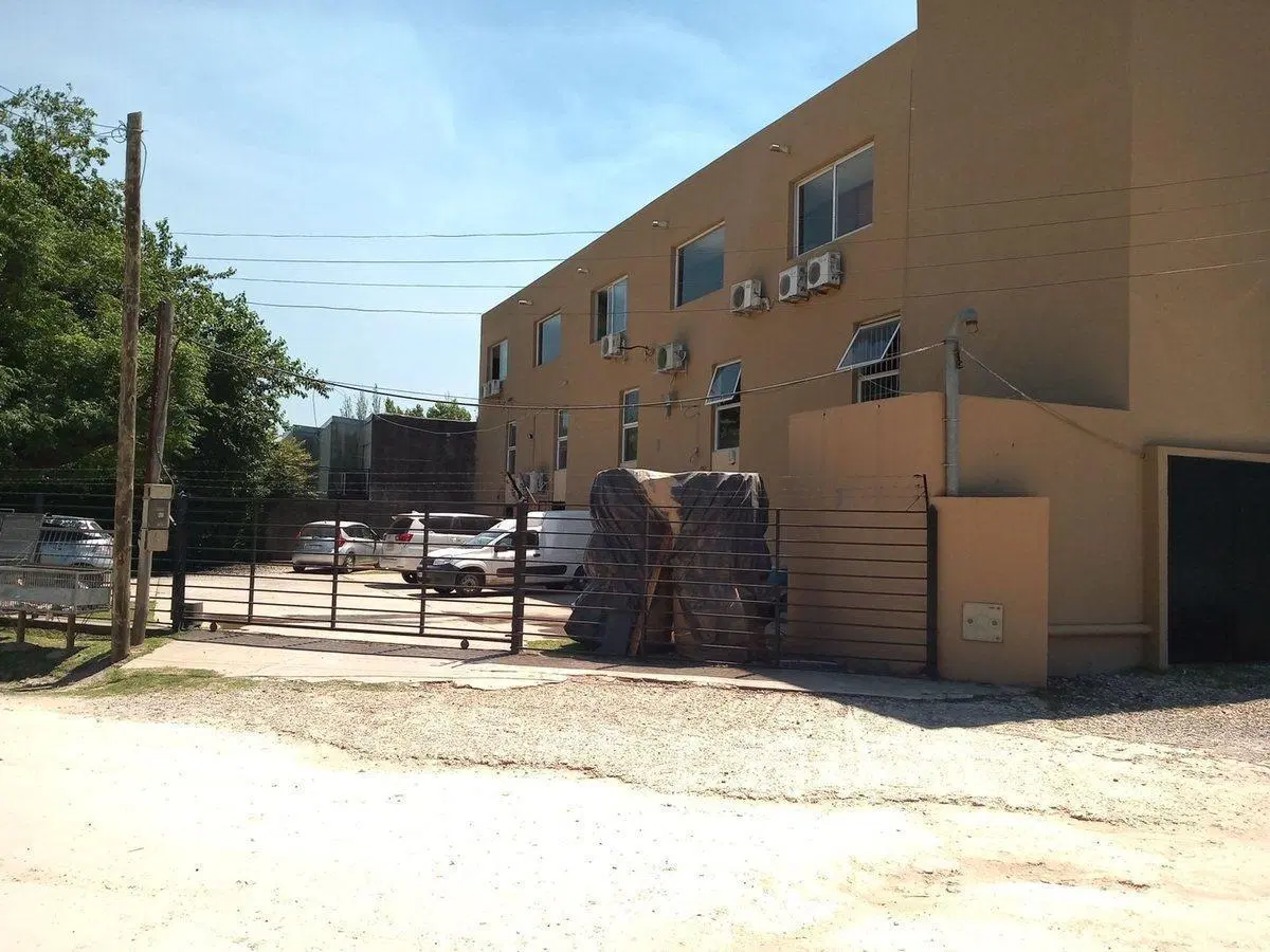 OFICINA EN VENTA - KM 41 Pilar 4