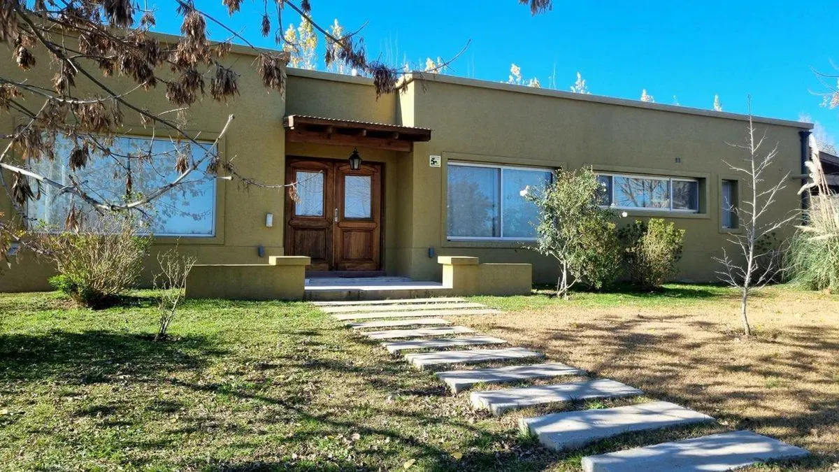 VENTA CASA ALTOS DE MANZANARES 5 AMBIENTES 3