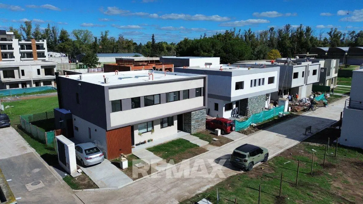 VENTA DUPLEX 5 AMB. A ESTRENAR SPRINGPARK PILAR 3