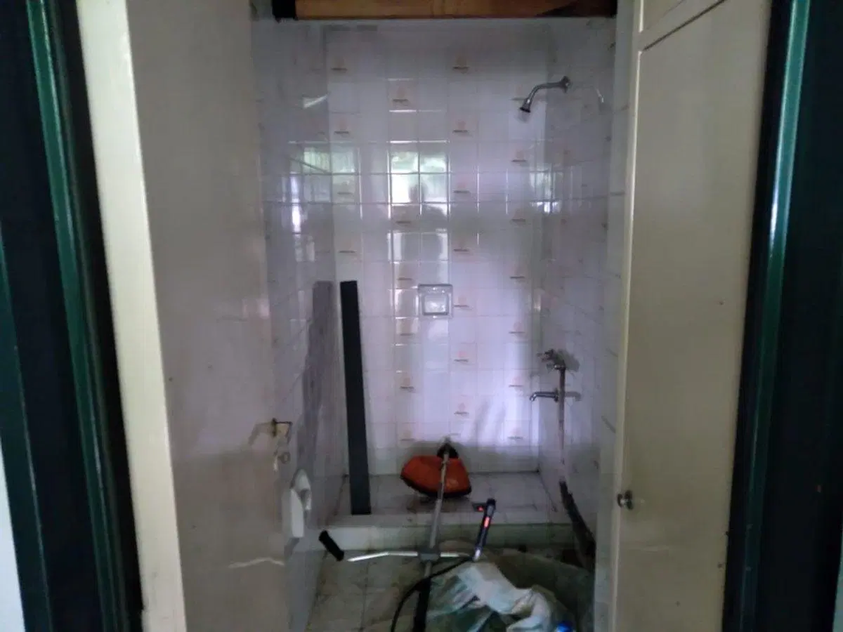 Lote Terreno con cochera quincho baño 4
