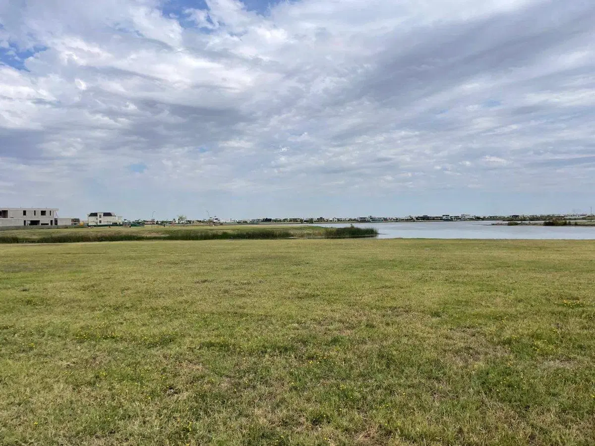 VENTA  LOTE AL AGUA AMARRAS PUERTOS DEL LAGO 1022M 5