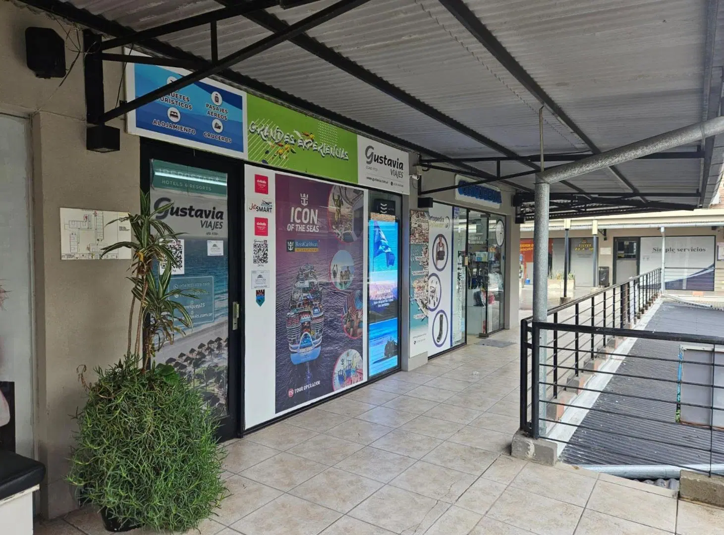 VENTA DOS LOCALES PASEO LA ESCALA CAAMAÑO 3