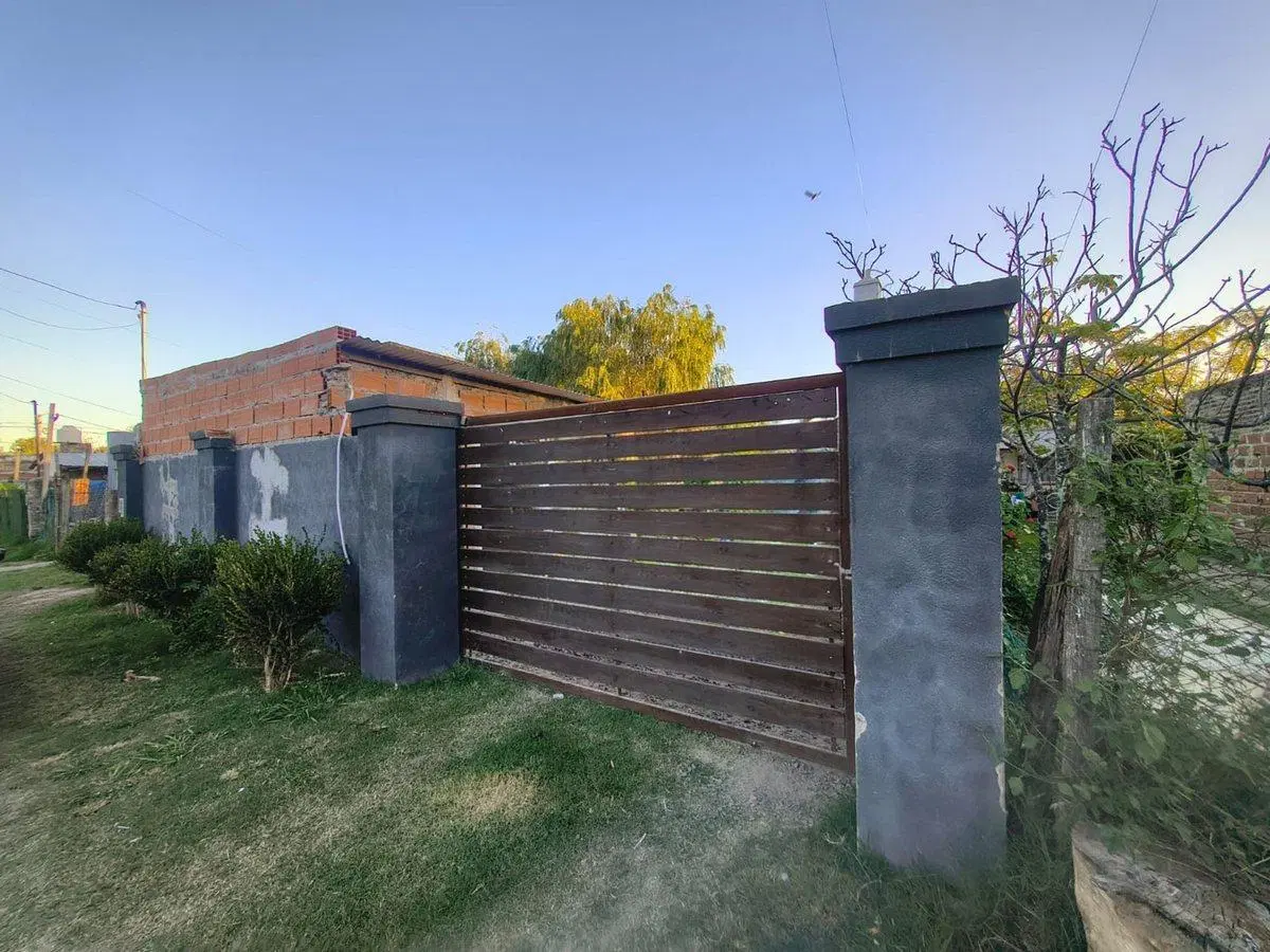VENTA CASA LOTE DE 425 MTR MONOAMB PILETA QUINCHO 8