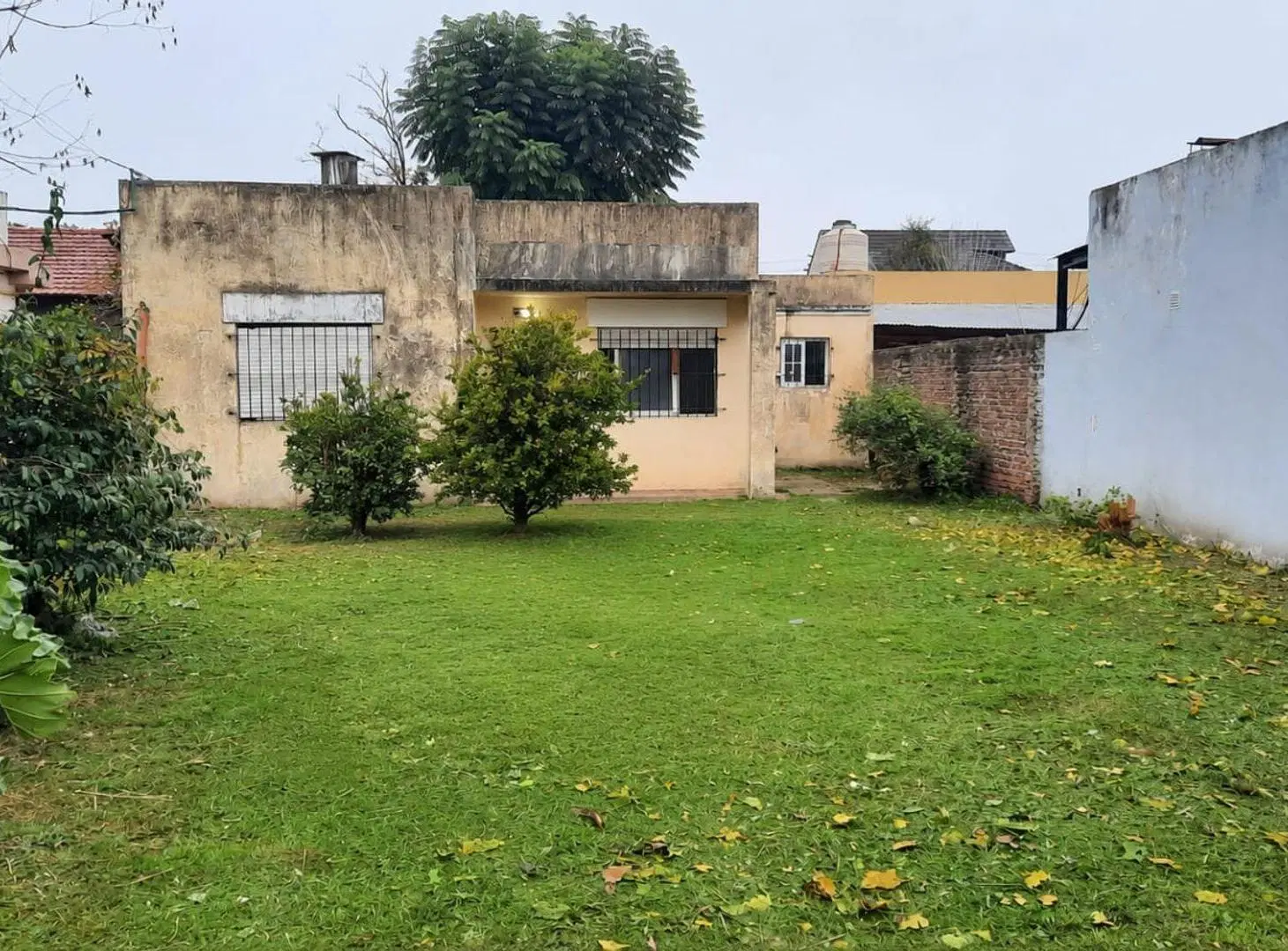 VENTA CASA 3 AMB A REFACCIONAR LOTE 400 M2 LUJAN 4