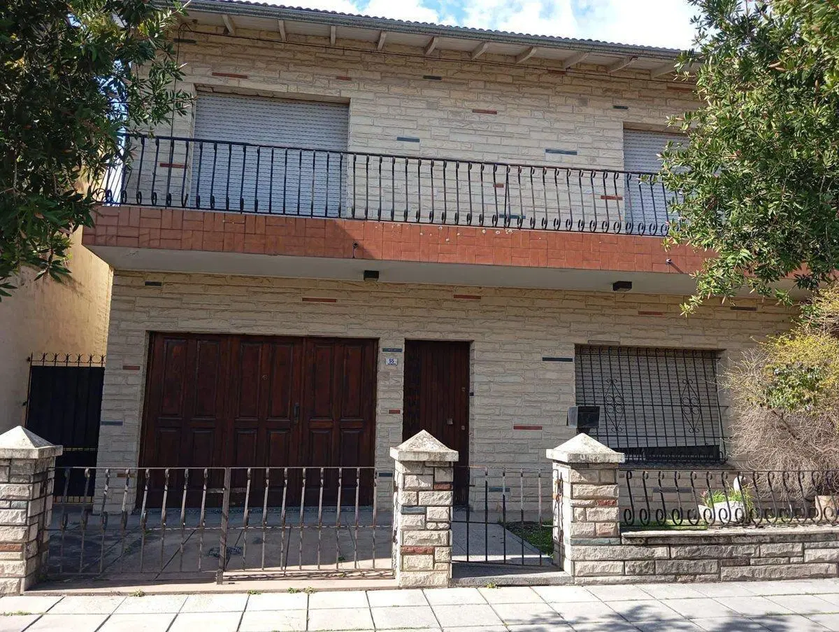 IMPONENTE CASA CENTRICA EN TORTUGUITAS 5