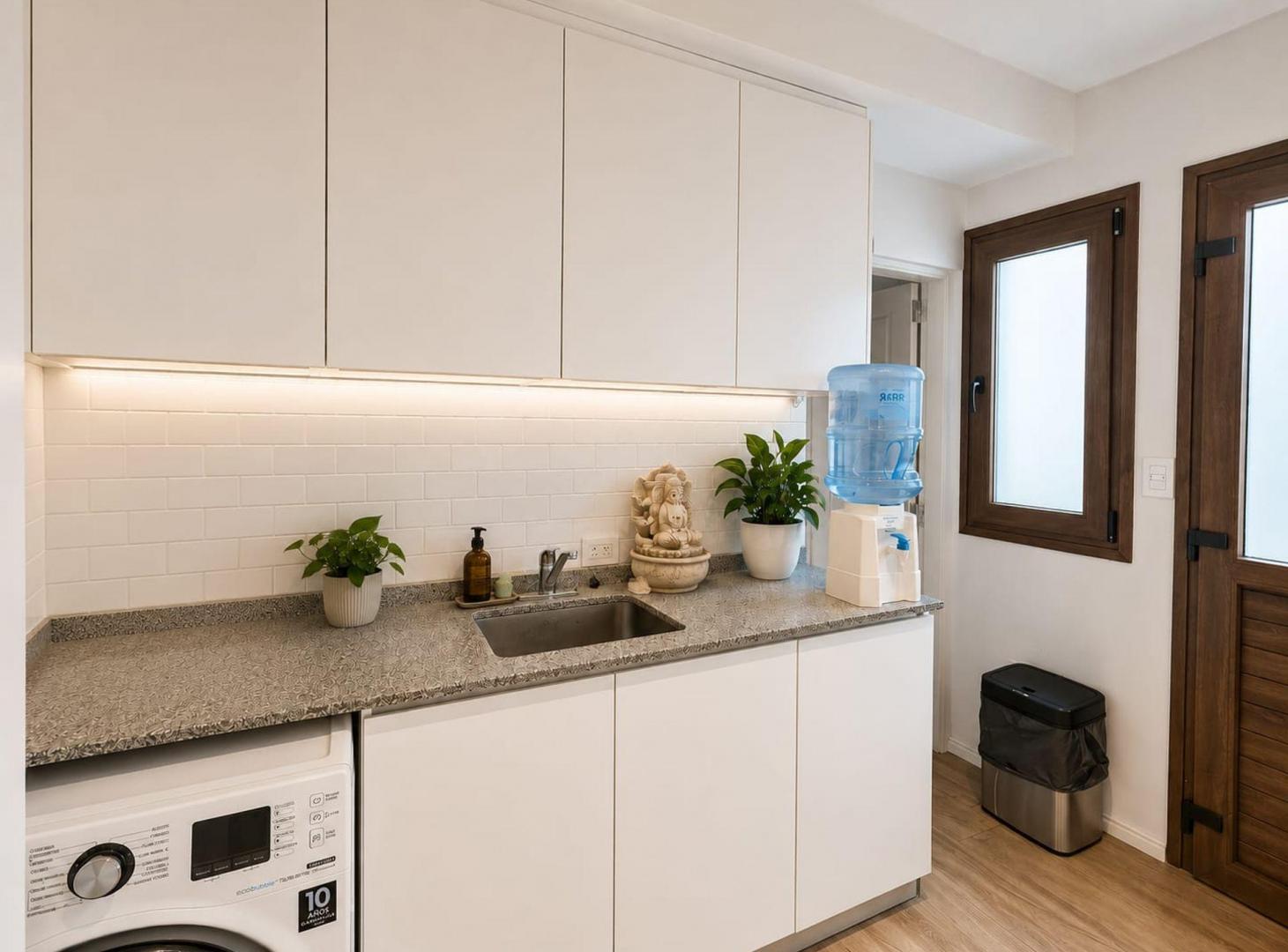 Foto de VENTA CASA 5 AMB STA ELENA LUMINOSA CON PILETA, imagen 2