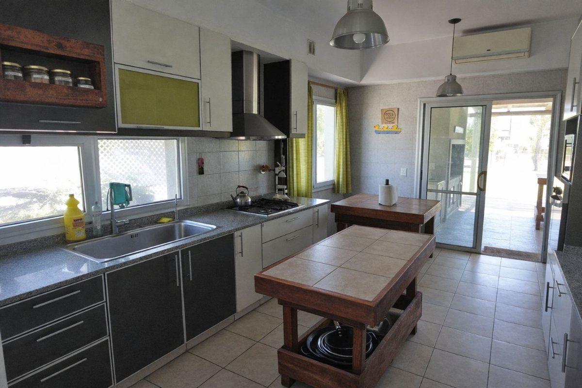 Foto de VENTA CASA 5 AMB SANTA GUADALUPE PILAR DEL ESTE, imagen 2