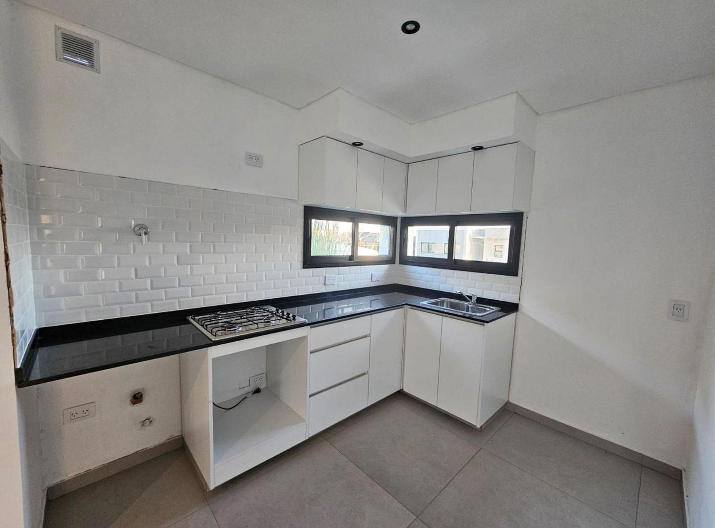 Foto de VENTA CASA 4 AMB SANTA LUCIA PILAR DEL ESTE, imagen 1