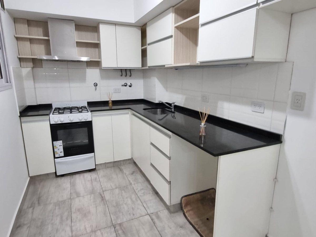 Foto de VENTA DEPARTAMENTO TRES AMBIENTES CABALLITO, imagen 1