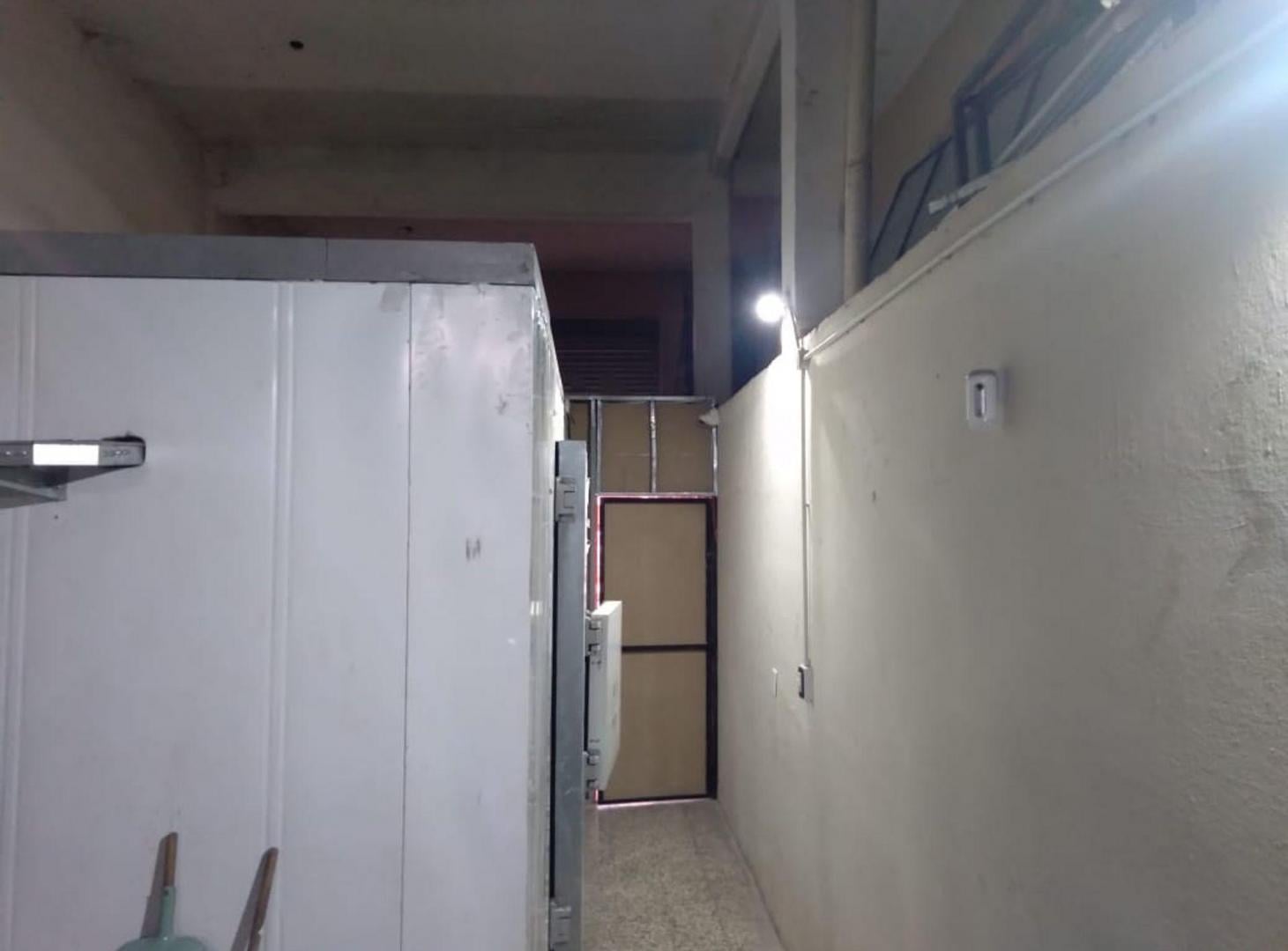 Foto de Venta Local Depósito Oficina Maquinista Savio, imagen 1
