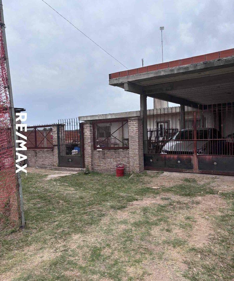 Foto de VENTA CASA CON DOS LOTES DERQUI PILAR, imagen 1