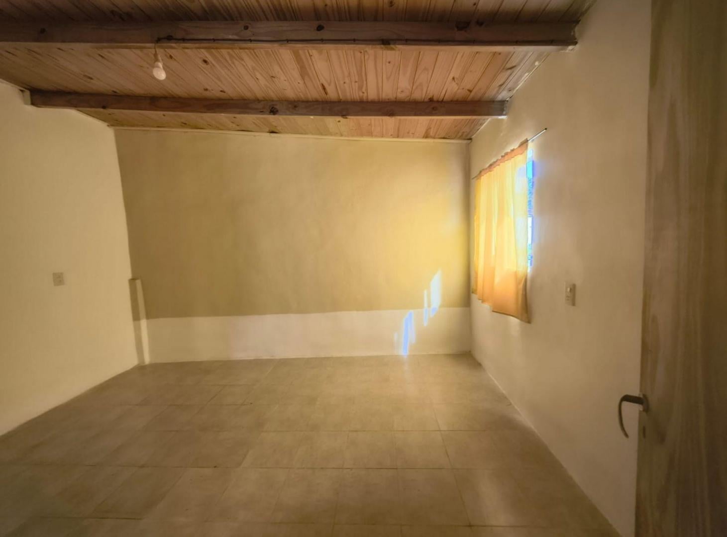 Foto de VENTA DE 4 DEPTOS LOTE DE 320 MTR PILAR, imagen 5