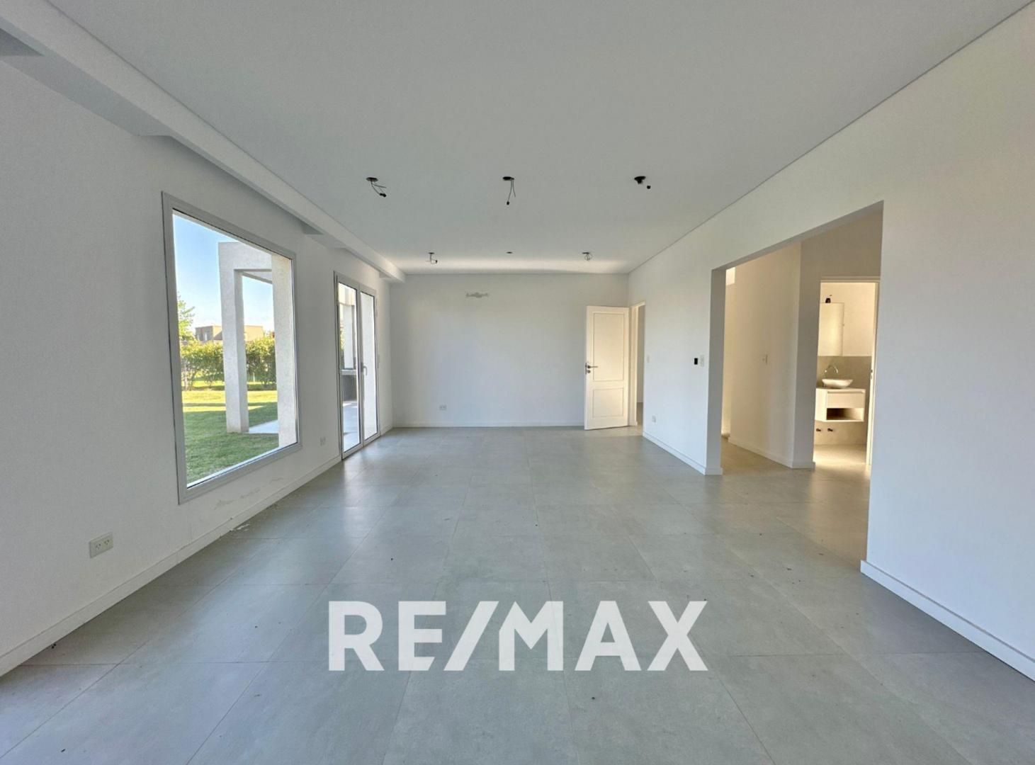 Foto de VENTA CASA 5AMB. A ESTRENAR EL CANTON GOLF FINANC, imagen 1