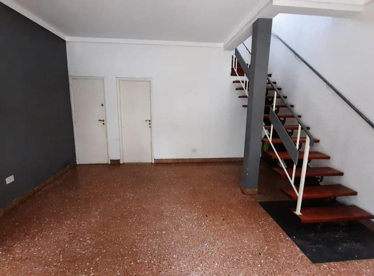 Foto de VENTA CASA 3 AMBIENTES VILLA MARTELLI COCHERA, imagen 2