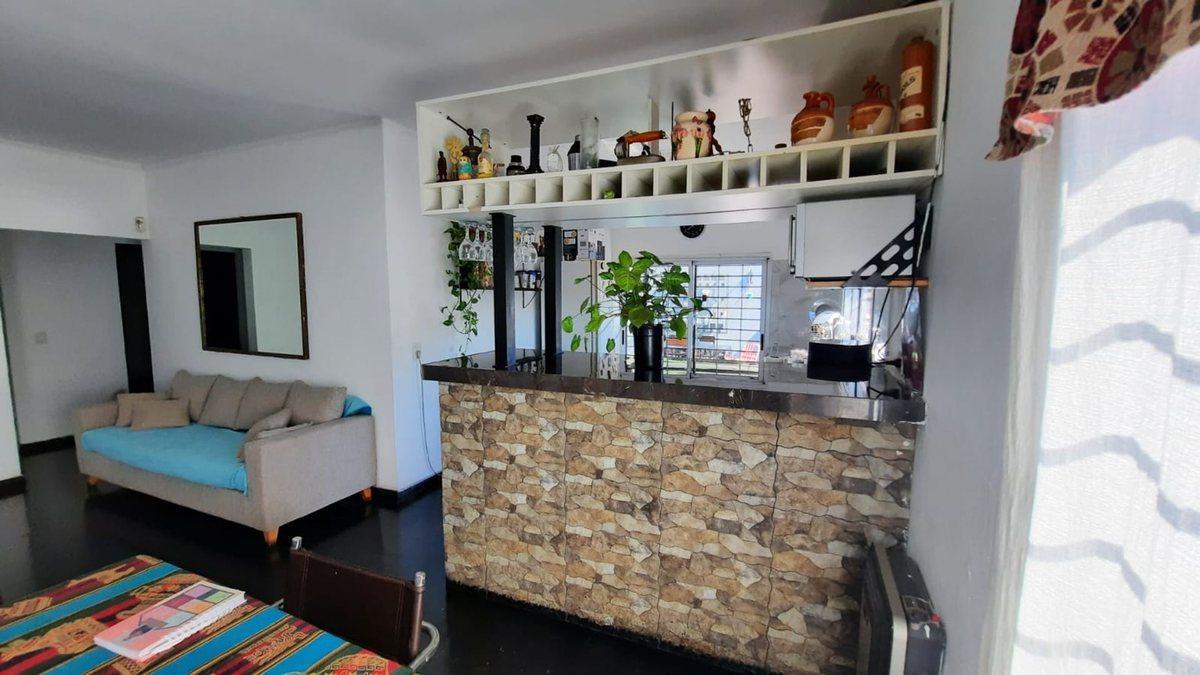 Foto de VENTA CASA 5 AMBIENTES MATHEU ESCOBAR, imagen 2