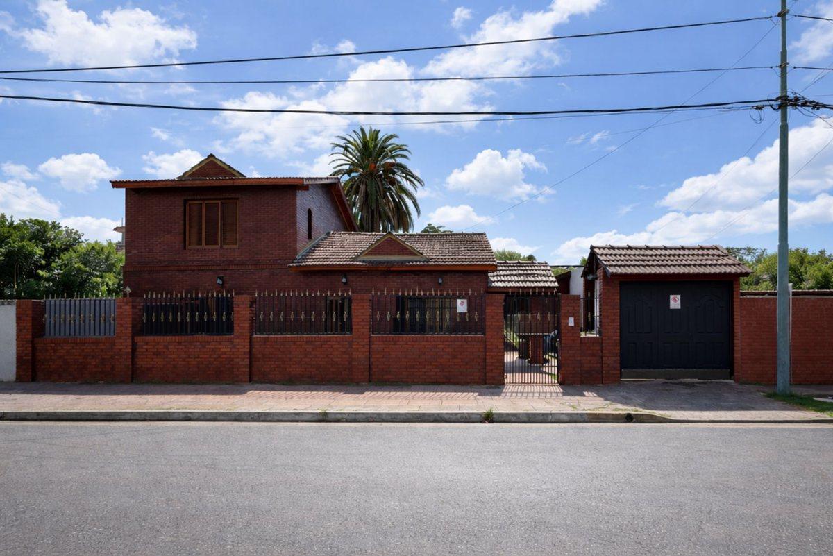 Foto de VENTA CASA EN PILAR CENTRO CALLE BOLIVAR AL 800, imagen 2