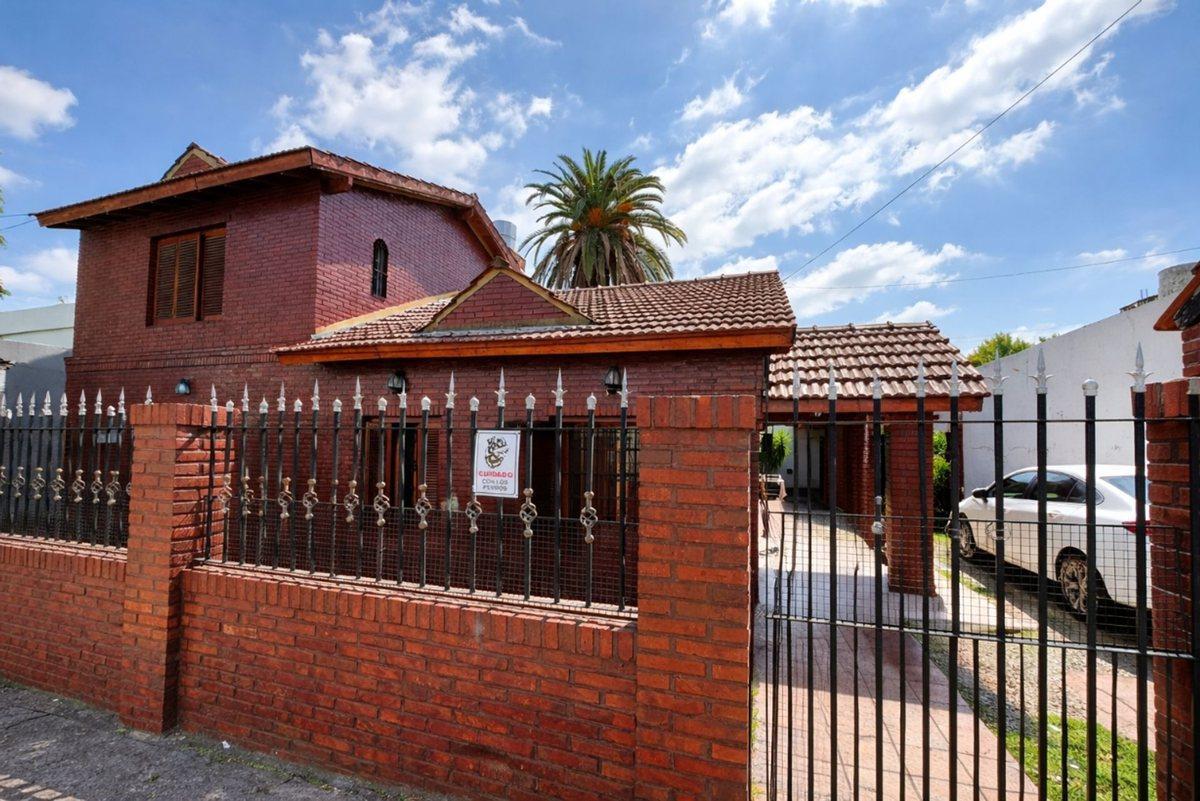 Foto de VENTA CASA EN PILAR CENTRO CALLE BOLIVAR AL 800, imagen 1