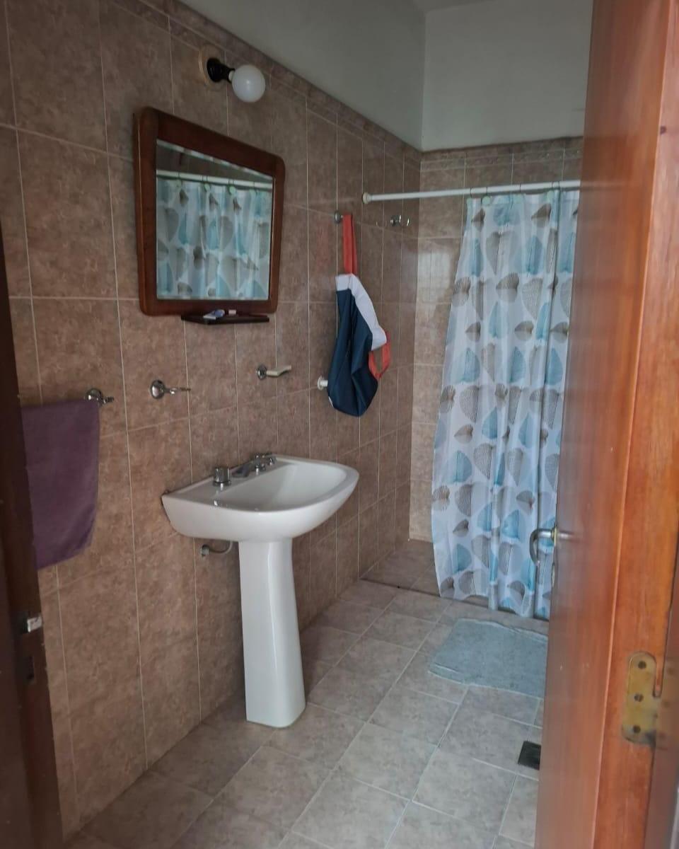 Foto de CASA EN VENTA -APTA CRÉDITO- 3 DORMITORIOS - PILETA- GARAGE - ALTA, imagen 2