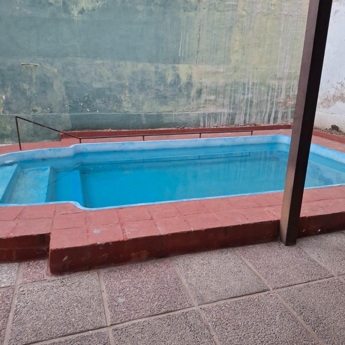 Foto de CASA EN VENTA -APTA CRÉDITO- 3 DORMITORIOS - PILETA- GARAGE - ALTA, imagen 3