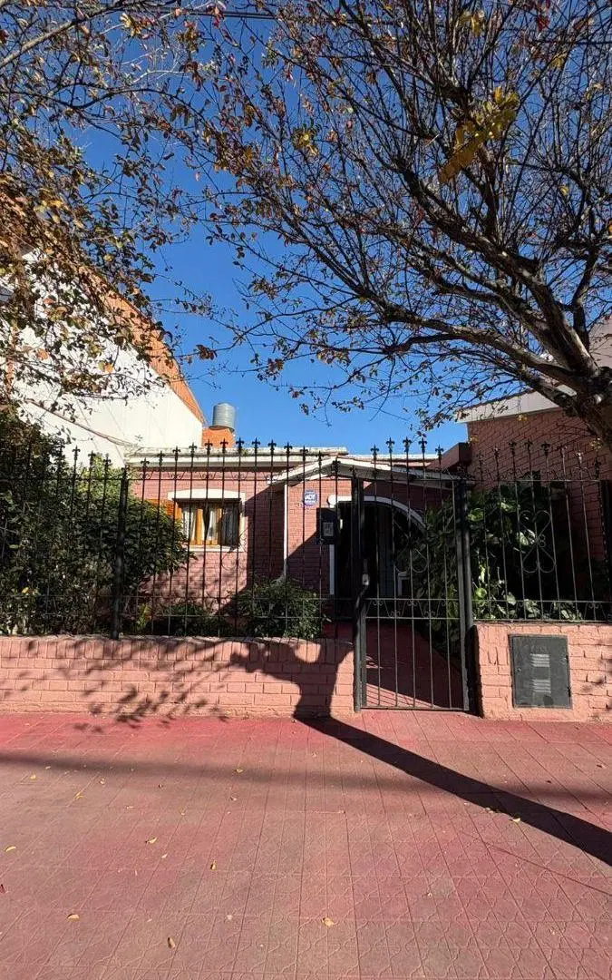 OPORTUNIDAD HERMOSA CASA EN VENTA 2 DORMITORIOS/PATIO/GARAGE 4