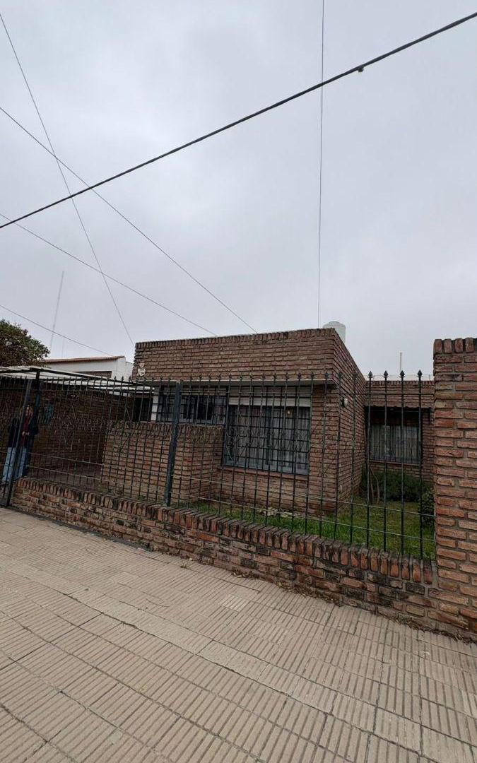 Foto de OPORTUNIDAD. CASA EN VENTA. 3 DORMITORIOS/GARAGE/PATIO CON PILETA, imagen 3