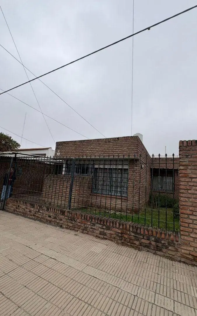 OPORTUNIDAD. CASA EN VENTA. 3 DORMITORIOS/GARAGE/PATIO CON PILETA 3