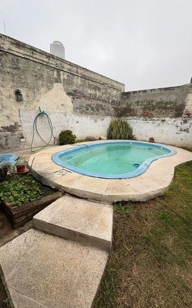 OPORTUNIDAD. CASA EN VENTA. 3 DORMITORIOS/GARAGE/PATIO CON PILETA 4