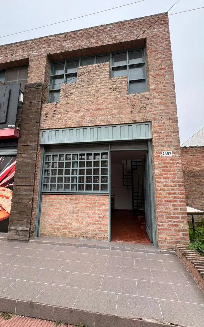 Salón comercial en alquiler en Monseñor Pablo Cabrera. Exc. Zona!! 1