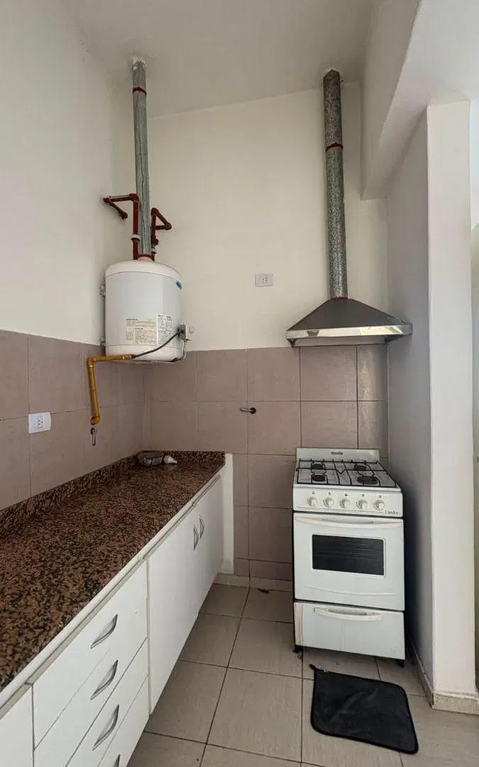 CASA EN ALQUILER- DOS DORMITORIOS- ENTRADAPARA AUTO Y PATIO 2