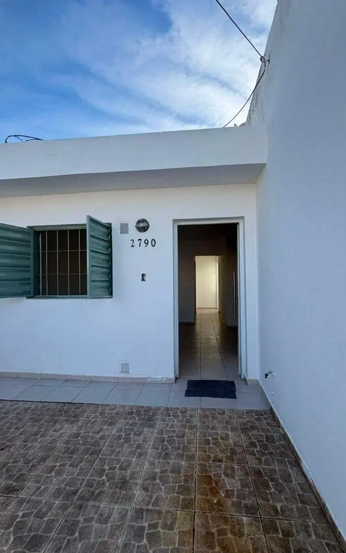 CASA EN ALQUILER- DOS DORMITORIOS- ENTRADAPARA AUTO Y PATIO 5