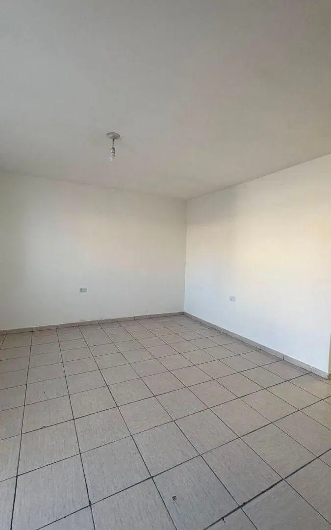 CASA EN ALQUILER- DOS DORMITORIOS- ENTRADAPARA AUTO Y PATIO 4