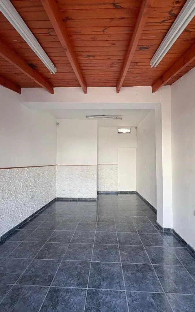 SALON COMERCIAL EN ALQUILER - EXCELENTE ZONA - A MTS DE BV LOS GRANADEROS 7