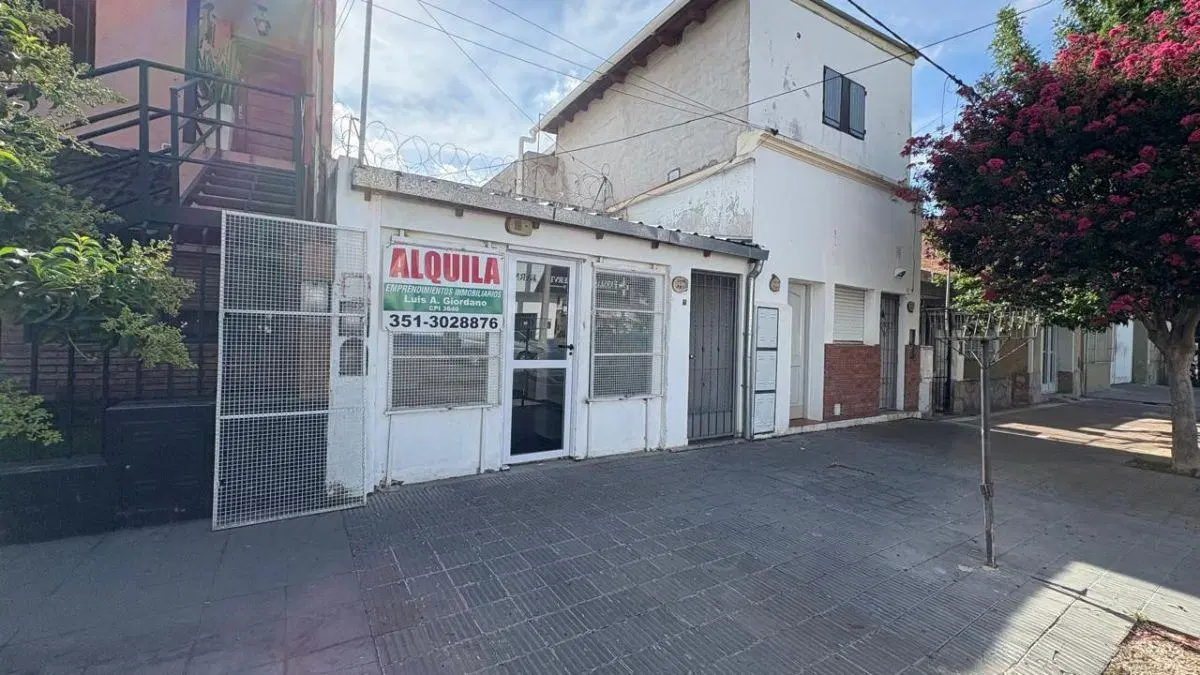 SALON COMERCIAL EN ALQUILER - EXCELENTE ZONA - A MTS DE BV LOS GRANADEROS 3