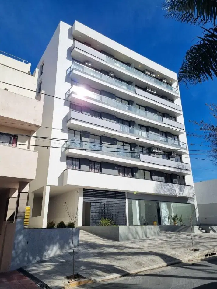 ALQUILER ANUAL DPTO 2 DORMITORIOS, 2 BAÑOS Y COCHERA CENTRO VILLA CARLOS PAZ 2